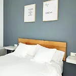 Flats Friends Torres Quart Apartment