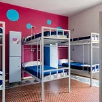 Purple Nest אכסניה *