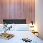 Апартаменты Neobeds - Stylish Modern 1br Near Old Town & Steps From Turia Park