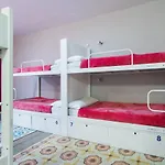 אכסניה Purple Nest