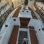 Πλωτό κατάλυμα Velero En Puerto De - E&m Boats