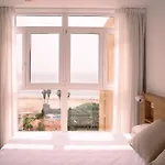 Spectacular Renovated Studio Facing The Sea Апартаменты *