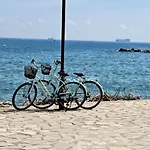 Full Equipped And Comfortable With Wifi 아파트