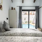 Maison Avec Piscine A *