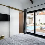 Maison Avec Piscine A *