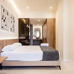 Valencia Guest North Station Pen Suites Apartment