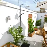 Luxury Center 公寓