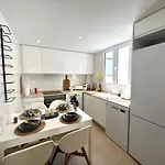 Luxury Center 公寓