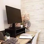 Rb - Urban Loft Retreat, Comfort & Good Location Apartmán *