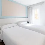 Alkazar Hotel *