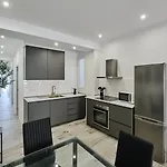 شقة Arenas Flat
