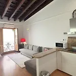 Apartment Silk Exchange - Market