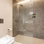 Valencia Guest North Station Pen Suites