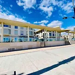 Stylish With Terrace On The Beachfrom Apartmán *