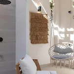 Con Piscina Y Terraza