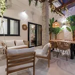 Con Piscina Y Terraza