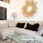 Lovely Exclusivity In Center Apartment *