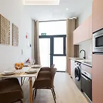 Florit Flats - Trafalgar Arts & Port *