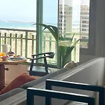 Stylish Well-connected Beachfront Flat Appartement Valence
