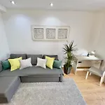 Cozy In Valencia! Wi-fi ! *