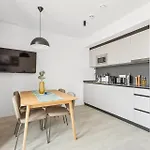 Limehome Calle De Cadiz דירה