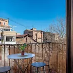 Na Jordana Flat * Valenza