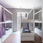 אכסניה Purple Nest *