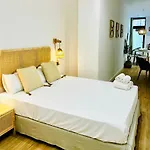 Travel Habitat Ruzafa Lofts شقة