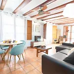 Travel Habitat Plaza Del Pilar. Valensiya