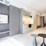 Valencia Guest North Station Pen Suites 公寓 *
