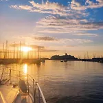 Master&commander 보트호텔