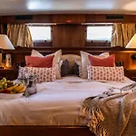 보트호텔 Yacht Our Alissa *