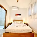 Valentia Modern And Comfortable Beachside Style 瓦伦西亚