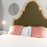 The Little Village Apartment