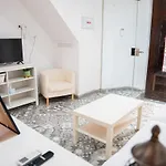 A 7 Minutos De La Playa Y Cerca De La Estacion De Autobus 瓦伦西亚