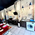 Iy Loft 4 - Open Plan Garage Style - Up To 4 People
