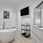 Romantic N1 Oceanografico Virkin شقة *