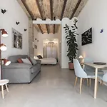 Cozy Studio With Terrace In Ruzafa By Invalencia 瓦伦西亚