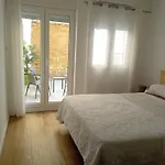& A Y B * فالنسيا