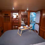 Master&commander 보트호텔