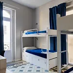 אכסניה Purple Nest
