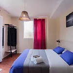 Purple Nest אכסניה