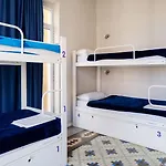 אכסניה Purple Nest