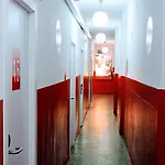 Feetup Backpackers Hostel *