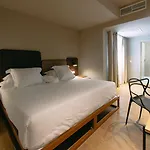 One Shot Colon Ξενοδοχείο