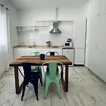 Loft Boutique 2 Next To Torres De Serrano Apartment