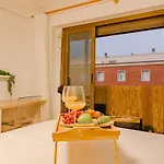 Cabanal Beachfront , 1 Min To Sea , Ac , Coffee , Balcony , Fastwifi