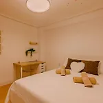 Cabanal Beachfront , 1 Min To Sea , Ac , Coffee , Balcony , Fastwifi *