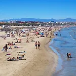Cabanal Beachfront , 1 Min To Sea , Ac , Coffee , Balcony , Fastwifi * Валенсия