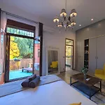 Portrait Boutique * ולנסיה